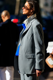 blazer, grey jacket, grey pants, grey suit, julie pelipas, sunglasses, fashion week, frenchystyle, FW, jonathan paciullo, street style, PFW, PARIS, AUTUMN WINTER 2019-2020, AW 19-20, FALL WINTER 2019-2020, FW 19-20, vertical, atmosphere details, detail