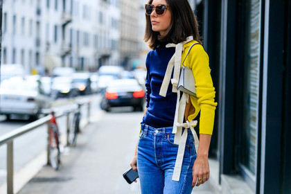 atmosphere details, beige bag, blue denim, bow, denim pants, detail, diletta bonaiuti, fashion week, frenchystyle, FW, horizontal, jeans, jonathan paciullo, leather bag, MFW, MILAN, navy sweater, SPRING SUMMER 2017, SS 17, street style, sunglasses, trousers, yellow sweater