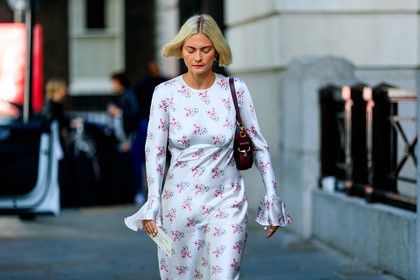 bordeaux, burgundy, floral, flowers, graphic dress, leather bag, pandora sykes, printed dress, red bag, white dress, fashion week, frenchystyle, FW, jonathan paciullo, street style, LFW, LONDON, SPRING SUMMER 2019, SS 19, atmosphere details, horizontal, detail
