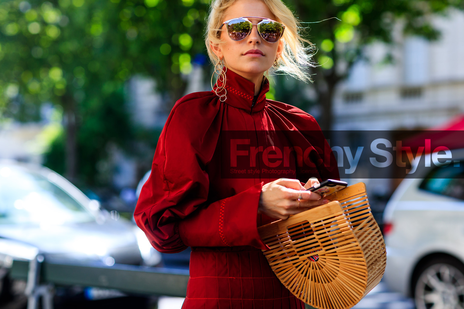 atmosphere details, caro daur, detail, earrings, fashion week, frenchystyle, FW, graphic bag, horizontal, jonathan paciullo, MENSWEAR, PARIS, PFW, red dress, ruffles, SPRING SUMMER 2018, SS 18, straw bag, street style, sunglasses