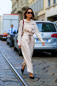 geraldine boublil, white total look, white pants, white blouse, used blouse, used pants, carrot pants, long sleeves blouse, silk blouse, silk pants, scarf collar, pleated blouse, brocart blouse, brocart pants, hoop earrings, golden earrings, velvet slipers, sharp end shoes, fashion week, frenchystyle, FW, jonathan paciullo, street style, MFW, MILAN, SPRING SUMMER 2020, SS 20