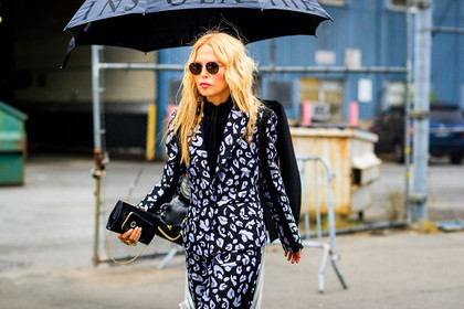 black and white, black bag, black sweater, blazer, graphic jacket, graphic pants, graphic suit, leather bag, printed jacket, printed pants, printed suit, sunglasses, street style, jonathan paciullo, FW, frenchystyle, fashion week, NYFW, NEW YORK, SPRING SUMMER 2019, SS 19, atmosphere details, horizontal, detail