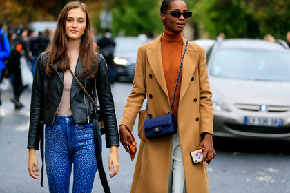 model, black leather perfecto, nude pullover, turtleneck pullover, chanel bag, blue jeans, strassed jeans, tight jeans, multi strap bag, chain strap bag, nude leather bag, black leather bag, beige coat, camel pullover, navy blue bag, quilted bag, small sunglasses, black sunglasses, PARIS, PFW, SPRING SUMMER 2020, SS 20, fashion week, frenchystyle, FW, jonathan paciullo, street style, horizontal, atmosphere details, detail