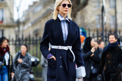 atmosphere details, AUTUMN WINTER 2016-2017, AW 16-17, belted coat, black coat, blue sweater, detail, FALL WINTER 2016-2017, fashion week, frenchystyle, FW, FW 16-17, horizontal, jonathan paciullo, leather belt, overcoat, PARIS, PFW, Samantha Angelo, street style, sunglasses, white belt, white clutch
