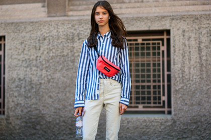 blue shirt, denim pants, eastpack, fanny pack, graphic shirt, jeans, leather bag, printed shirt, red bag, striped shirt, trousers, tucked in, white denim, fashion week, frenchystyle, FW, jonathan paciullo, street style, PFW, PARIS, atmosphere details, horizontal, detail, model, AUTUMN WINTER 2018-2019, FALL WINTER 2018-2019, FW 18-19