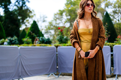 atmosphere details, brown coat, christian dior, detail, fashion week, frenchystyle, FW, horizontal, jonathan paciullo, necklace, negin mirsalehi, PARIS, PFW, SPRING SUMMER 2018, SS 18, street style, suede jacket, sunglasses, yellow dress
