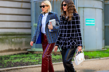jen wonders, black jacket, black sunglasses, black leather pants, white leather bag, white shirt, checked jacket, tweed jacket, quilted bag, dangling earrings, strassed earrings, logo earrings, celine sunglasses, futurist shape sunglasses, navy blue jacket, burgundy leather pants, burgundy vinyl pants, vinyl pants, silvered bag, silvered clutch, chanel bag, chanel jacket, chanel earrings, fashion week, frenchystyle, FW, jonathan paciullo, street style, PFW, PARIS, horizontal, atmosphere details, detail