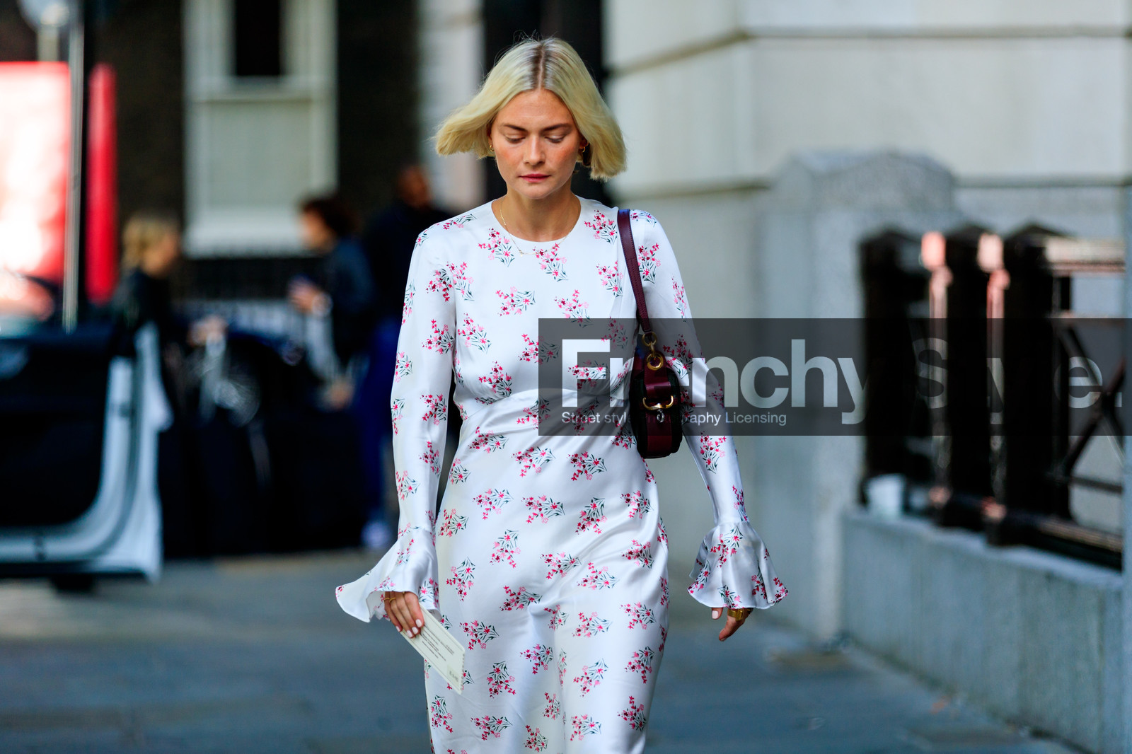 bordeaux, burgundy, floral, flowers, graphic dress, leather bag, pandora sykes, printed dress, red bag, white dress, fashion week, frenchystyle, FW, jonathan paciullo, street style, LFW, LONDON, SPRING SUMMER 2019, SS 19, atmosphere details, horizontal, detail