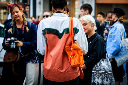 donna wallace, earrings, fringes, graphic jacket, leather bag, loewe, orange bag, orange jacket, printed jacket, fashion week, frenchystyle, FW, jonathan paciullo, street style, LFW, LONDON, SPRING SUMMER 2019, SS 19, atmosphere details, horizontal, detail