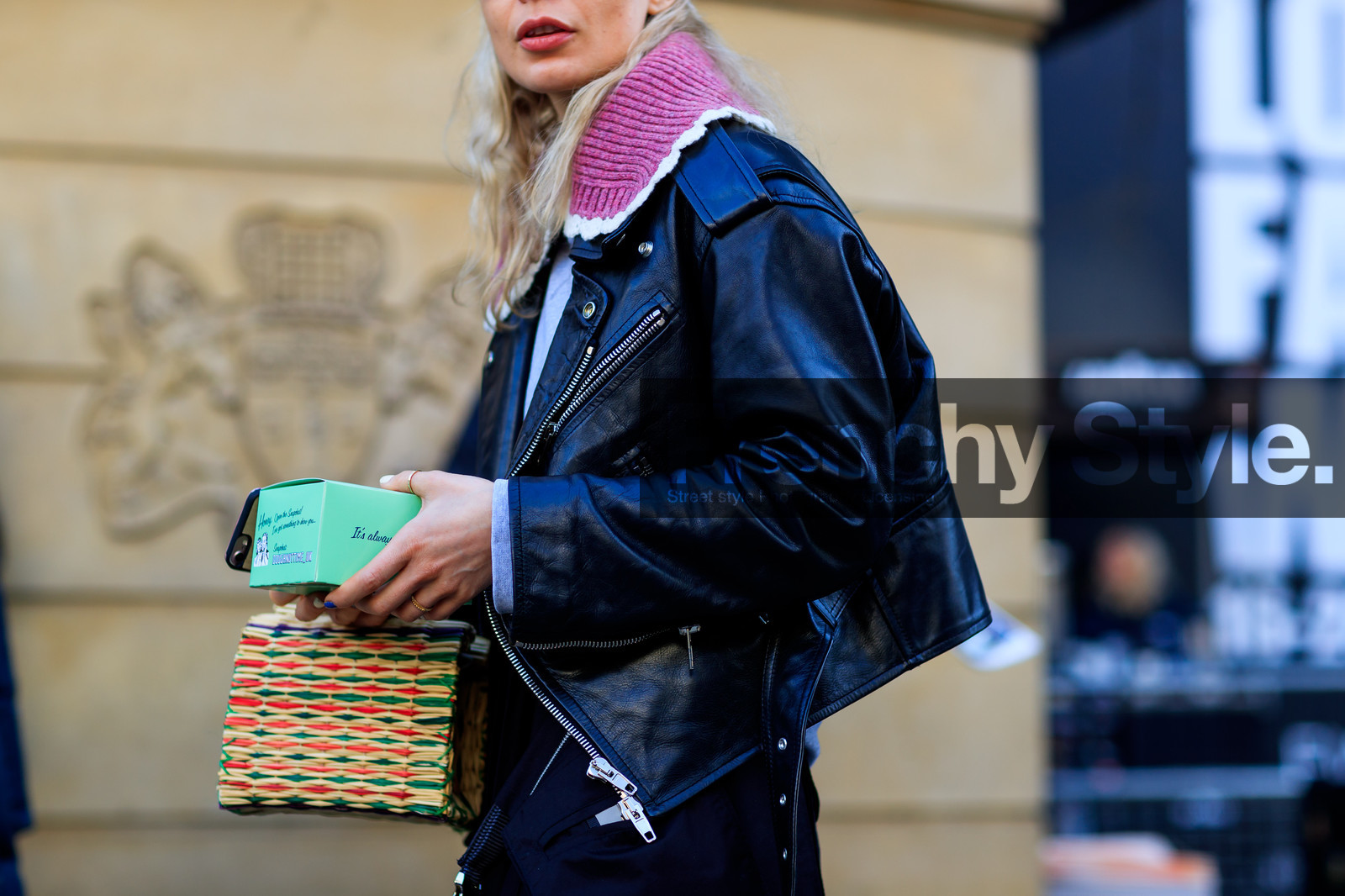 black jacket, black perfecto, leather bag, leather jacket, leather perfecto, pink collar, straw bag, fashion week, frenchystyle, FW, jonathan paciullo, street style, LFW, LONDON, AUTUMN WINTER 2018-2019, AW 18-19, FALL WINTER 2018-2019, FW 18-19, horizontal, atmosphere details, detail, irina lakicevic
