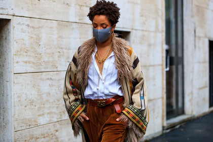 fur coat, long coat, striped coat, ethnic embroidered coat, ethnic printed coat, white shirt, lace shirt, corduroy pants, brown pants, belted pants, camel leather belt, etro coat, etro belt, etro pants, etro look, long necklace, golden necklace, multi necklace, hoop earrings, golden earrings, oversize coat, street style, jonathan paciullo, FW, frenchystyle, fashion week, MFW, MILAN, SPRING SUMMER 2021, SS 21, horizontal, atmosphere details, detail, model