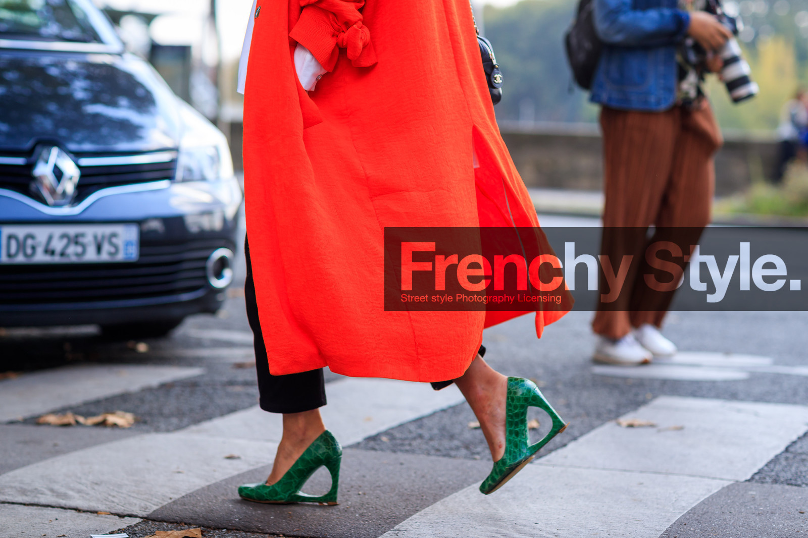 atmosphere details, detail, fashion week, frenchystyle, FW, green shoes, high heels, horizontal, jonathan paciullo, leather shoes, PARIS, PFW, red coat, SPRING SUMMER 2018, SS 18, street style, trousers