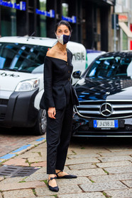 beige jacket, beige necklace, black total look, black blouse, black pants, black shoes, black ballerina, satin blouse, satin shirt, satin shoes, sling back shoes, knotted shoes, chanel shoes, flat shoes, asymetrical blouse, asymetrical shirt, covid face mask, caroline issa, street style, jonathan paciullo, FW, frenchystyle, fashion week, MFW, MILAN, SPRING SUMMER 2021, SS 21, vertical, full length