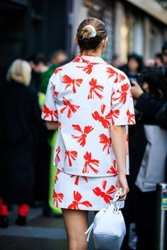 printed shirt, bow shirt, printed skirt, bow skirt, red and white set, white handbag, chained handbag, white sunglasses, red lips, white scrunchie, chloe lecareux, fashion week, frenchystyle, FW, jonathan paciullo, street style, vertical, atmosphere details, detail