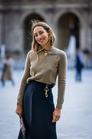 Alexandra Golovanoff, beige knitwear, black skirt, boots, gold necklace, knitwear, louis vuitton look, midi skirt, necklace, skirt, fashion week, frenchystyle, FW, jonathan paciullo, street style, PFW, PARIS, SPRING SUMMER 2022, SS 22, vertical, atmosphere details
