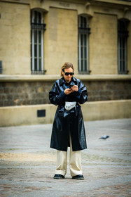 leather trench, black sunglasses, mini dior bag, mini saddle bag, white dior bag, beige pants, black shoes, fashion week, frenchystyle, FW, jonathan paciullo, street style, AUTUMN WINTER 2022-2023, FALL WINTER 2022_2023, FW 22-23, PFW, PARIS, vertical, full length