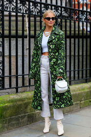 caro daur, black sunglasses, butterfly sunglasses, multi necklace, golden necklace, golden earrings, hoop earrings, big chain necklace, chain necklace, white pullover, white jeans, white leather bag, white leather boots, cropped pullover, green coat, brocart coat, floral embroidered coat, floral printed coat, mini bag, hand bag, round shape bag, high heels boots, fashion week, frenchystyle, FW, jonathan paciullo, street style, LFW, LONDON, AUTUMN WINTER 2020-2021, FALL WINTER 2020-2021, FW 20-21, vertical, full length