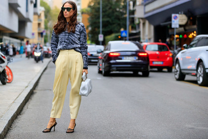 erika boldrin, grey pullover, animal printed pullover, light yellow pants, carrot pants, green sunglasses, white leather bag, bottega veneta shoes, black leather shoes, squared toed shoes, chain detail shoes, fashion week, frenchystyle, FW, jonathan paciullo, street style, MFW, MILAN, SPRING SUMMER 2020, SS 20
