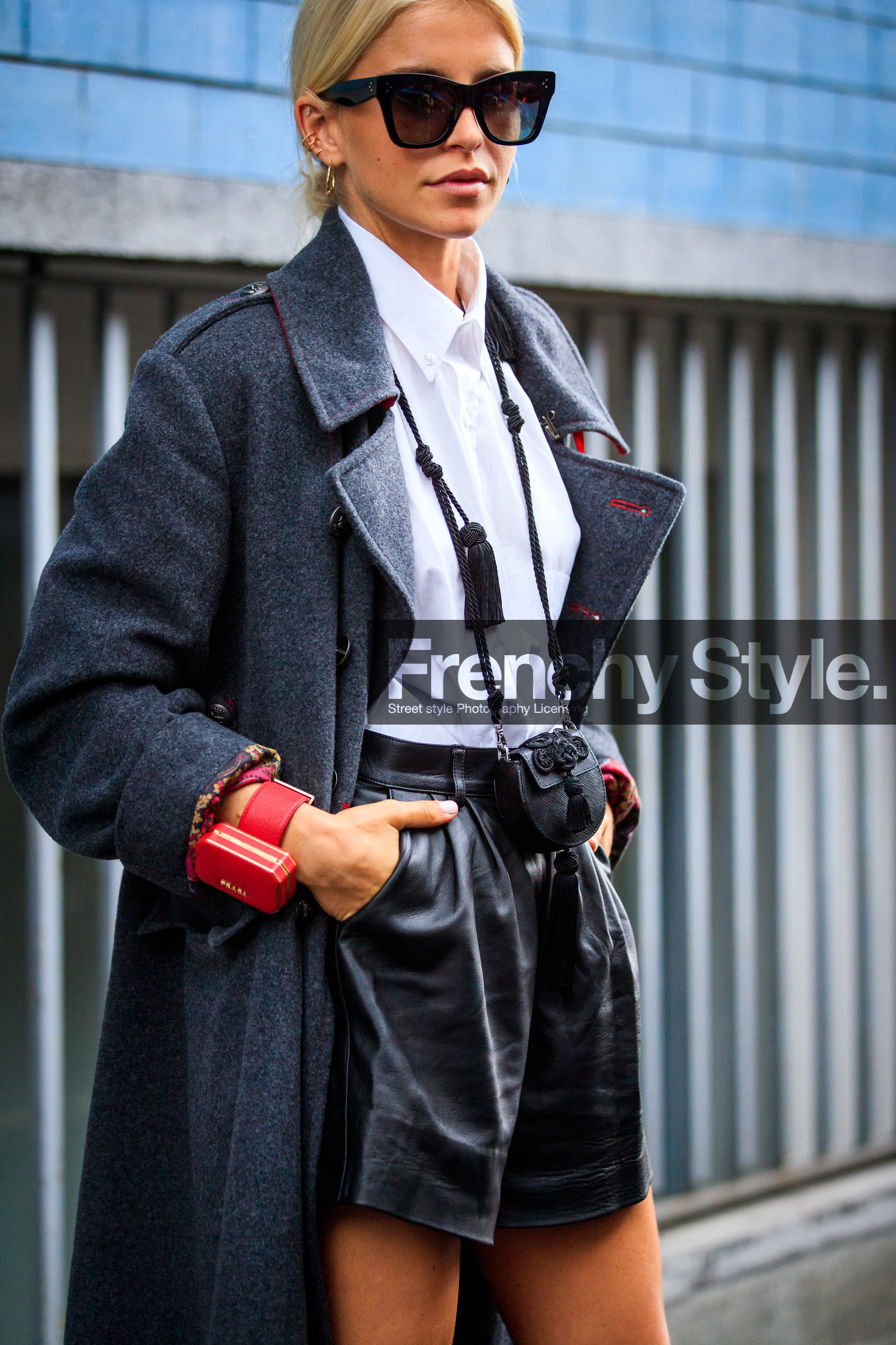 dark grey coat, black leather shorts, white shirt, black sunglasses, square shape glasses, bag necklace, round shape necklace, round shape bag, black necklace, black bag, etro bag, etro look, etro coat, oversize coat, celine sunglasses, caro daur, street style, jonathan paciullo, FW, frenchystyle, fashion week, MFW, MILAN, SPRING SUMMER 2021, SS 21, vertical, detail
