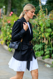 black jacket, belted jacket, pleated skirt, black and white look, mini skirt, black leather bag, wandler bag, shoulder bag, black leather boots, laced boots, fashion week, frenchystyle, FW, jonathan paciullo, street style, vertical, detail, atmosphere details