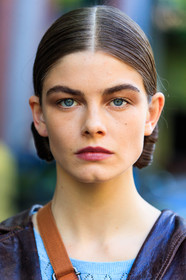 close up detail, hair details, make up, make up details, fashion week, frenchystyle, FW, jonathan paciullo, street style, MFW, MILAN, SPRING SUMMER 2021, SS 21, vertical, detail, portrait, model