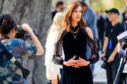 atmosphere details, black dress, blue dress, cold shoulder, detail, fashion week, frenchystyle, FW, horizontal, jonathan paciullo, lace, necklace, PARIS, PFW, ruffles, SPRING SUMMER 2018, SS 18, street style, velvet, model, aymeline valade