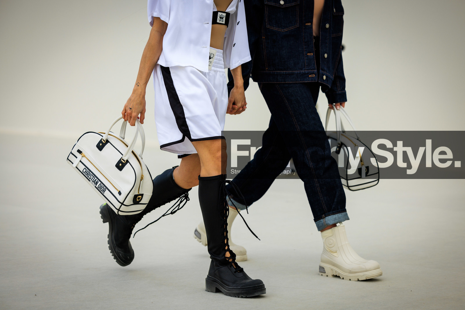 dior handbag, white handbag, white short, close up, details, highboots, black boots, laced boots, dior, white shirt, white bottines, jeans, fashion week, frenchystyle, FW, jonathan paciullo, street style, AUTUMN WINTER 2022-2023, FALL WINTER 2022_2023, FW 22-23, PFW, PARIS, horizontal, atmosphere details, detail