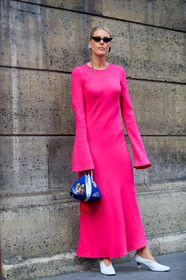 denim bag, earrings, graphic bag, high heels, leather bag, leather shoes, multicolor bag, pink dress, printed bag, silver bag, sunglasses, white shoes, PFW, fashion week, frenchystyle, FW, jonathan paciullo, street style, PARIS, vertical, full length, AUTUMN WINTER 2018-2019, FALL WINTER 2018-2019, FW 18-19, sofie valkiers