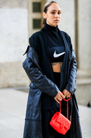 hera pradel, black jacket, black top, black pants, black scarf, black leather coat, black leather trench coat, woolen scarf, turtleneck pullover, cropped pullover, cropped top, nike top, high waist pants, tatoo, black pullover, red leather bag, chanel bag, mini bag, fashion week, frenchystyle, FW, jonathan paciullo, street style, PFW, PARIS, vertical, atmosphere details, detail
