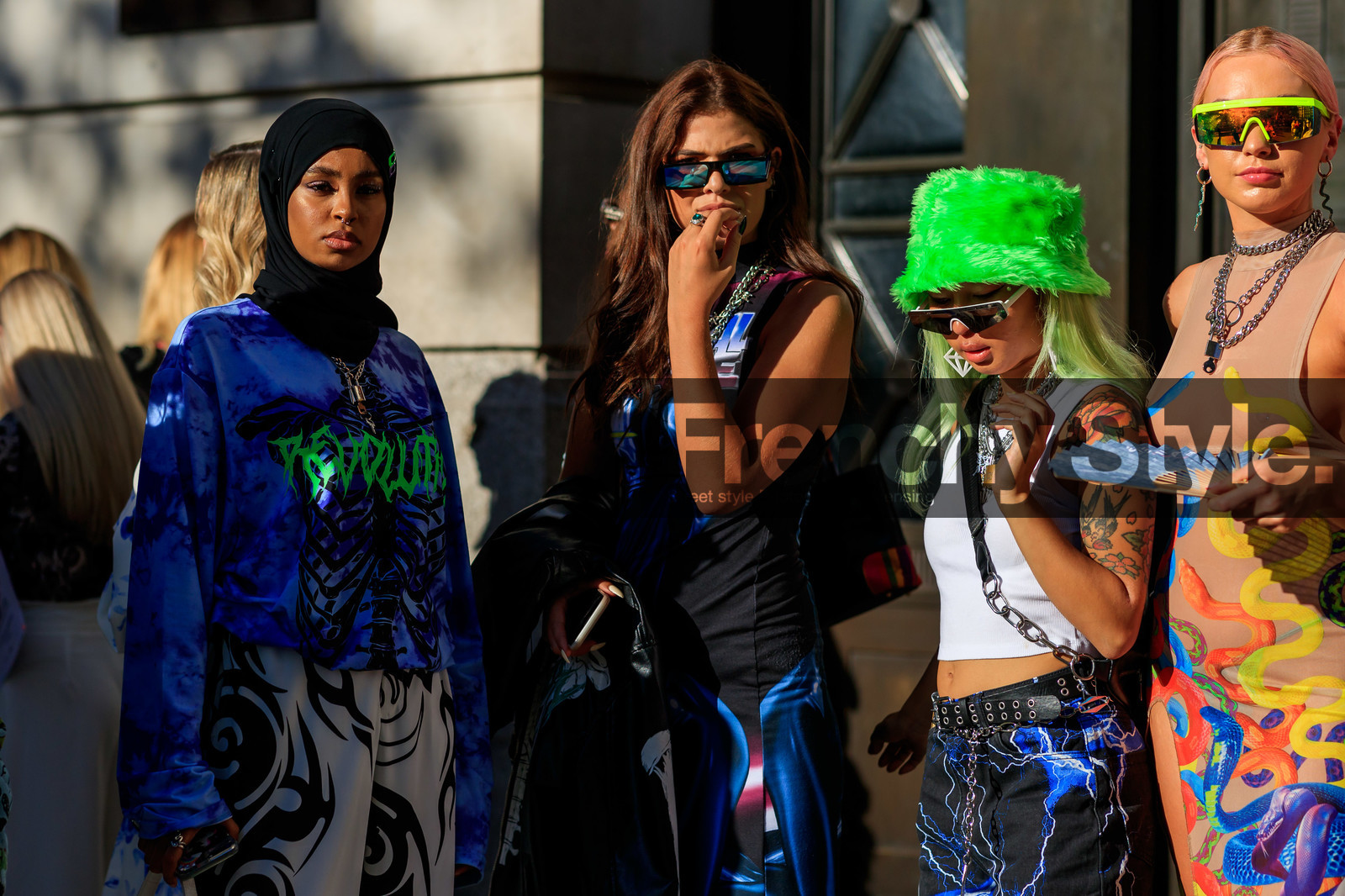 street wear look, tie and dye sweatshirt, printed sweatshirt, etchnic printed pants, charms necklace, chain necklace, future shape sunglasses, multi necklace, silver necklace, fur cap, tie and dye top, tie and dye jeans, black leather belt, studs belt, cropped top, denim, painted dress, snake earrings, diamond earrings, neon sunglasses, green hair, pink hair, dyed hair, animal print dress, crossbody bag, green hat, fashion week, frenchystyle, FW, jonathan paciullo, street style, atmosphere details, horizontal, detail