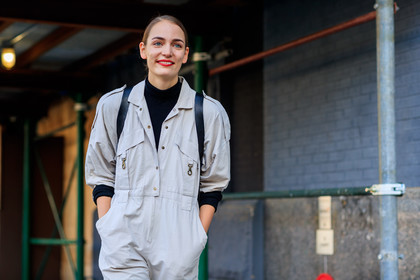 black turtleneck, red lips, white jumpsuit, street style, jonathan paciullo, FW, frenchystyle, fashion week, NYFW, NEW YORK, AUTUMN WINTER 2018-2019, AW 18-19, FALL WINTER 2018-2019, FW 18-19, atmosphere details, horizontal, detail, model