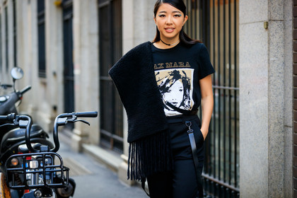 black pants, black scarf, black t shirt, choker, eyeliner, max mara, necklace, printed t shirt, suspenders, tone on tone, total look black, trousers, yuyu zhangzou, fashion week, frenchystyle, FW, jonathan paciullo, street style, MFW, MILAN, SPRING SUMMER 2019, SS 19, atmosphere details, horizontal, detail