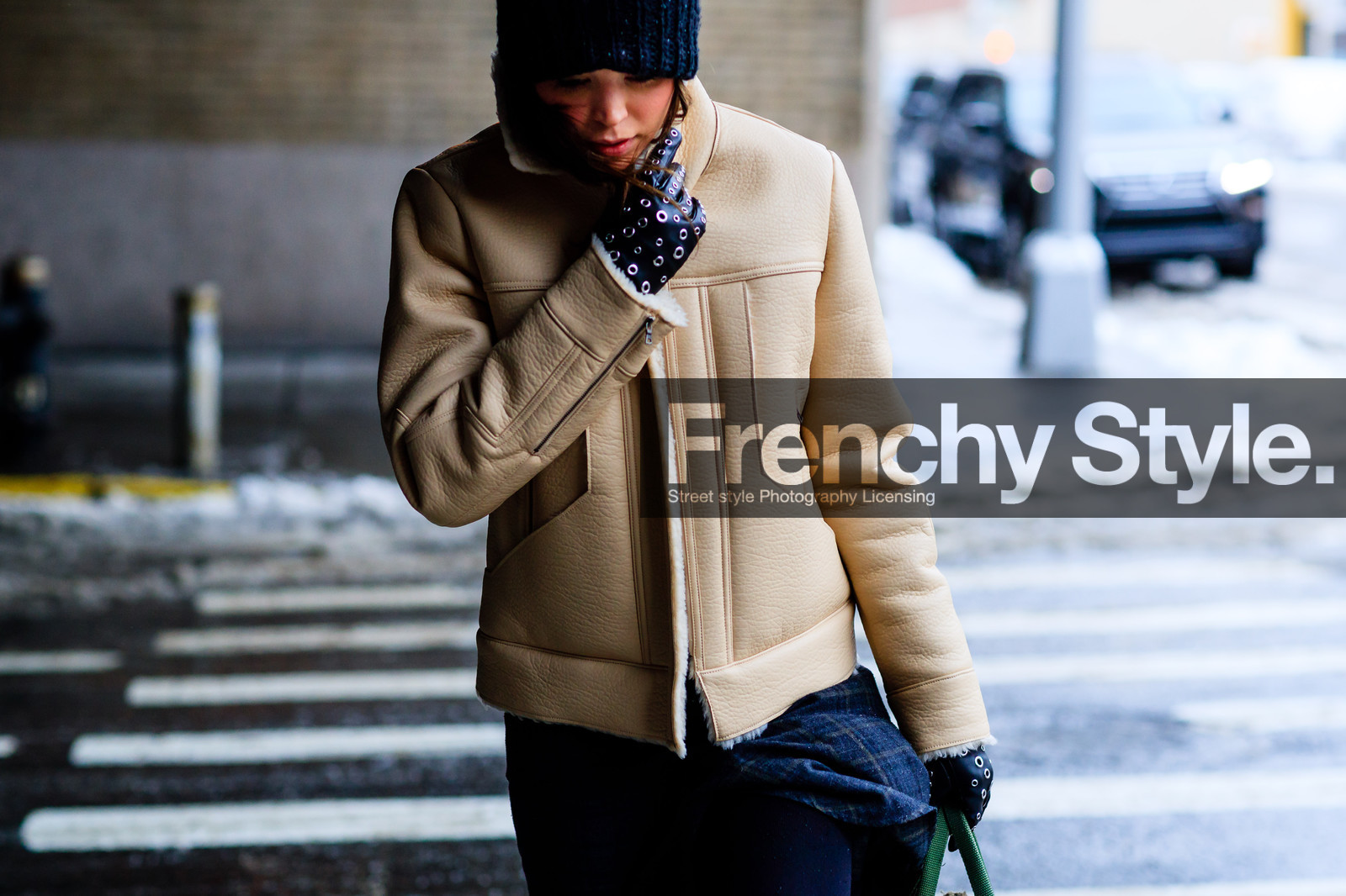 atmosphere details, AUTUMN WINTER 2017-2018, AW 17-18, beige jacket, black beanie, black gloves, detail, FALL WINTER 2017-2018, fashion week, frenchystyle, FW, FW 17-18, horizontal, jonathan paciullo, leather gloves, leather jacket, NEW YORK, NYFW, street style, trousers