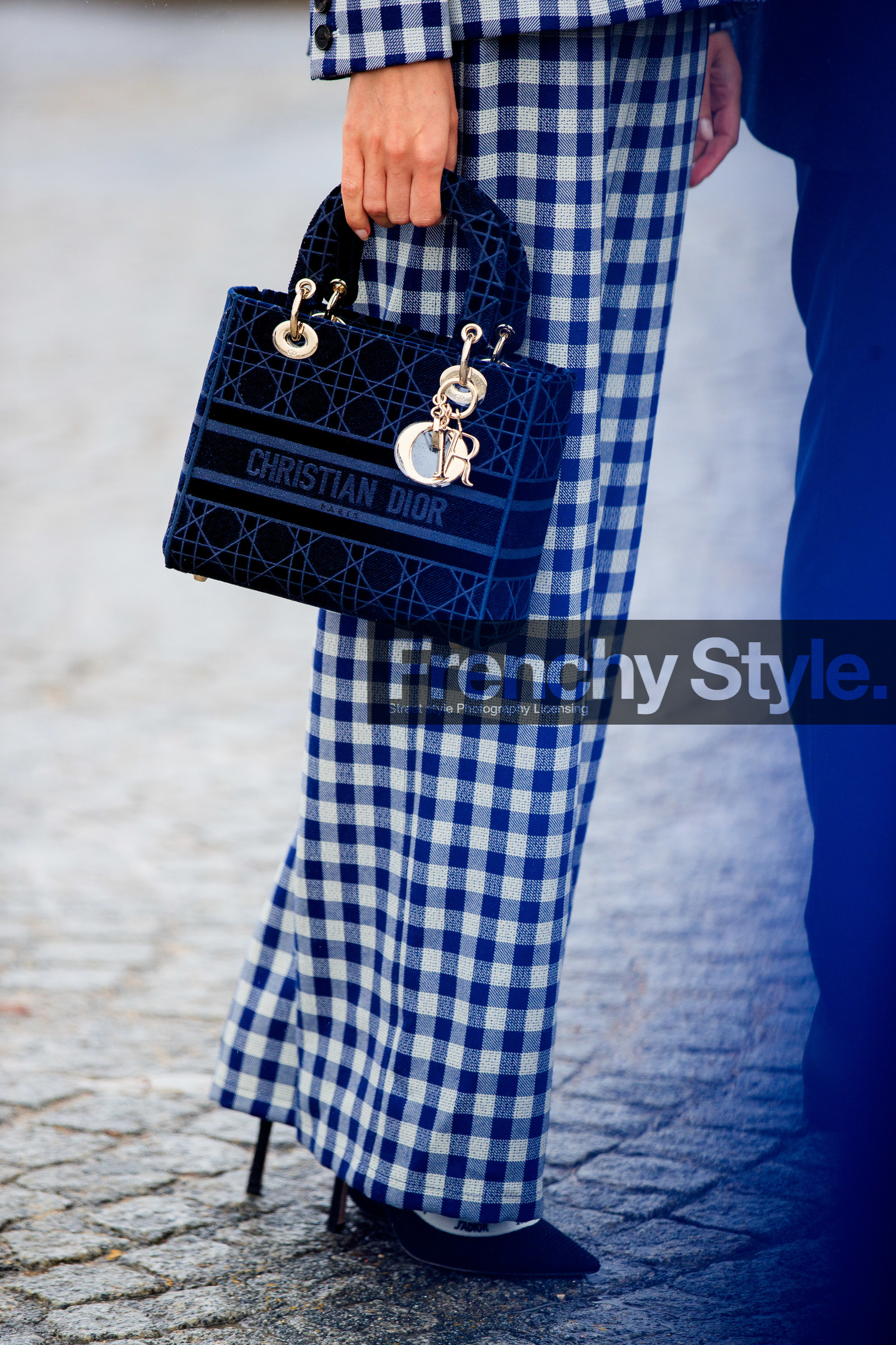 natalia vodianova, navy blue pants, navy blue suits, vichy printed pants, vichy printed suits, white jacket, white pants, white suits, checked jacket, checked pants, checked suits, flare pants, dior bag, dior jacket, dior pants, dior total look, dior shoes, dior suits, lady dior bag, hand bag, black bag, black pumps, velvet pumps, logo printed shoes, fashion week, frenchystyle, FW, jonathan paciullo, street style, PFW, PARIS, SPRING SUMMER 2021, SS 21, vertical, atmosphere details, detail