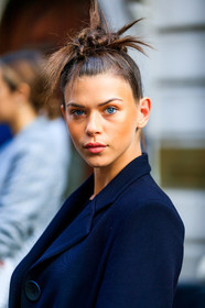 black jacket, hairstyle, model, natural, skincare, fashion week, frenchystyle, FW, jonathan paciullo, street style, LFW, LONDON, SPRING SUMMER 2019, SS 19, vertical, detail, atmosphere details