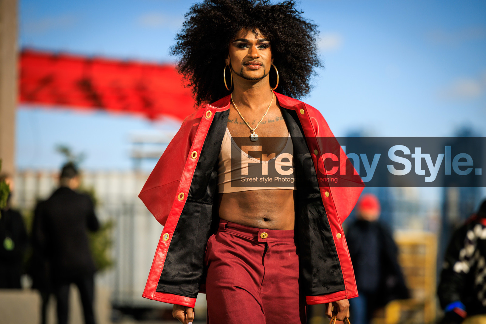 flared pants, red denim pants, red parka, pattent parka, big loop earrings, letter necklace, pendant necklace, beige cropped top, fashion week, frenchystyle, FW, jonathan paciullo, street style, NYFW, NEW YORK, AUTUMN WINTER 2022-2023, FALL WINTER 2022_2023, FW 22-23, atmosphere details, horizontal