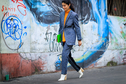 atmosphere details, AUTUMN WINTER 2017-2018, AW 17-18, blazer, blue jacket, blue suit, caroline issa, checked jacket, checked pants, checked suit, FALL WINTER 2017-2018, fashion week, frenchystyle, full length, FW, FW 17-18, graphic jacket, graphic pants, graphic suit, high heels, horizontal, jonathan paciullo, leather shoes, MFW, MILAN, orange sweater, printed jacket, printed pants, printed suit, street style, trousers, white shoes