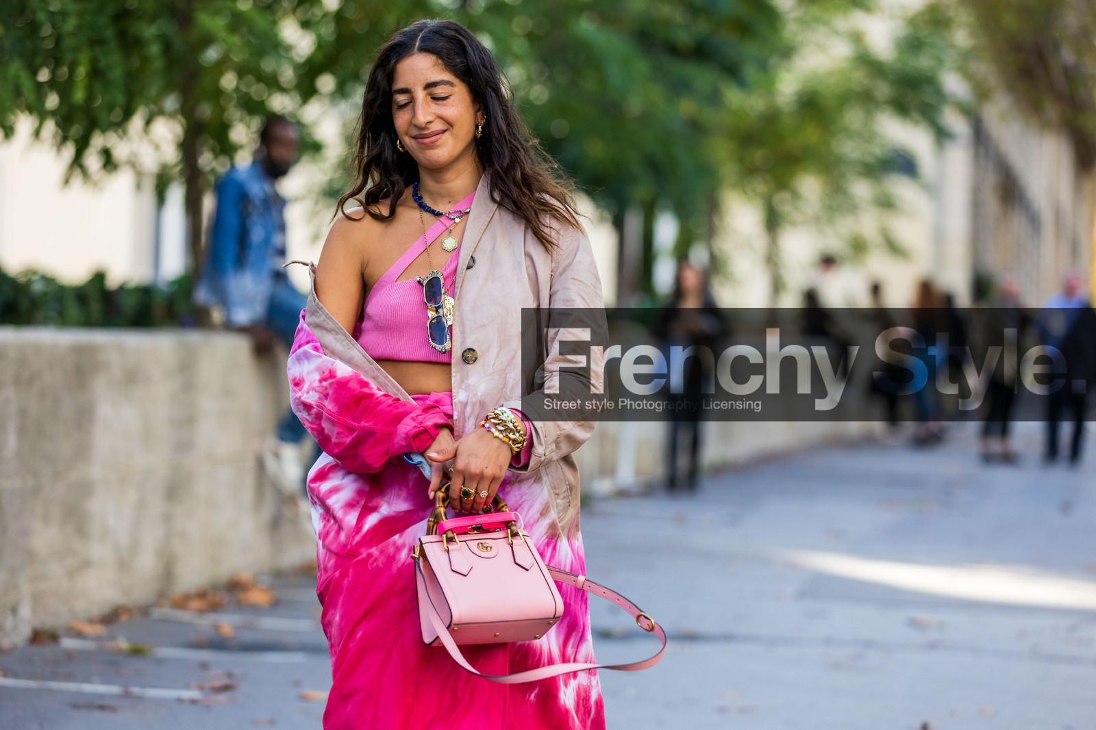 asymetrical top, bag, belted pants, bracelet, color, crop top, cut out top, gold necklace, gucci bag, high waist pants, leather bag, monochrome, necklace, nude trench, pants, pink bag, pink crop top, pink monochrome, pink pants, pink trench, print, printed trench, ring, Selma Kaci, tie and dye, trench, fashion week, frenchystyle, FW, jonathan paciullo, street style, PFW, PARIS, SPRING SUMMER 2022, SS 22, horizontal, atmosphere details