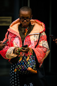 multicolor look, details, green nails, bandana coat, puffed coat, multicolor winter coat, winter outwear, doctors glasses, chanel logo bag, multicolor handbagd, louis vuitton handbag, monogram handbag, black pants, white dots pants, patched, jacket, street style, jonathan paciullo, FW, frenchystyle, fashion week, NYFW, NEW YORK, AUTUMN WINTER 2022-2023, FALL WINTER 2022_2023, FW 22-23, vertical, atmosphere details