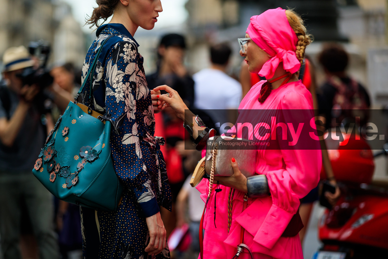 blue dress, embroidered bag, floral, flowers, fuschia, gold bag, graphic bag, graphic dress, green bag, headband, jewellery, leather bag, necklace, pink dress, printed bag, printed dress, shiny bag, sunglasses, turban, fashion week, frenchystyle, FW, jonathan paciullo, street style, PFW, PARIS, atmosphere details, horizontal, detail, AUTUMN WINTER 2018-2019, FALL WINTER 2018-2019, FW 18-19, catherine baba