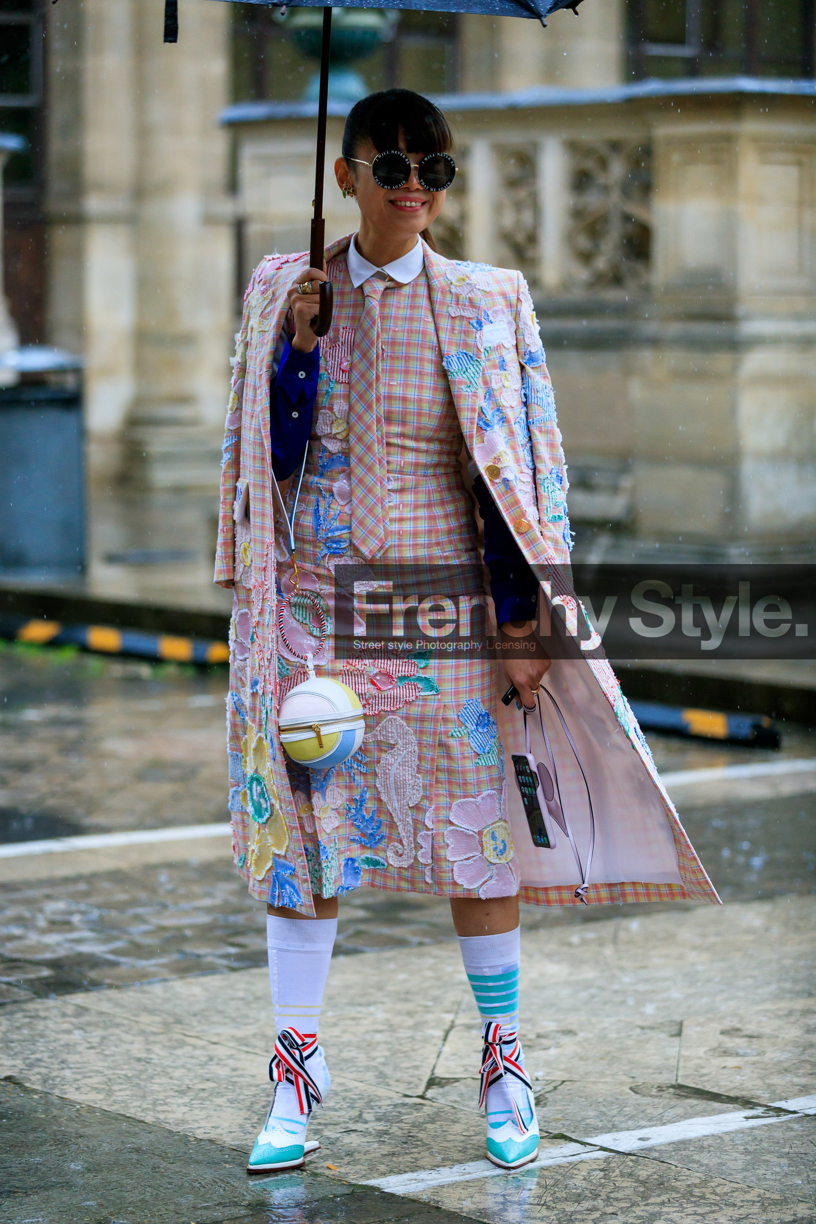 greene, light pink coat, light pink dress, light pink tie, checked coat, checked dress, checked tie, floral embroidered dress, multicolor coat, multicolor dress, white socks, white leather shoes, white leather bag, round shape bag, striped socks, light yellow leather bag, light green leather shoes, high heels shoes, sharp end shoes, mid long dress, round shape sunglasses, gucci sunglasses, thom browne coat, thom browne dress, thom browne look, thom browne bag, thom browne shoes, thom browne tie, fashion week, frenchystyle, FW, jonathan paciullo, street style, PFW, PARIS, vertical, full length
