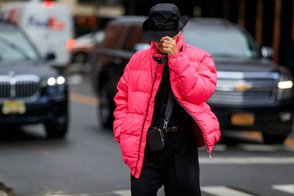 prada hat, black hat, pink coat, down jacket, moncler coat, fashion week, frenchystyle, FW, jonathan paciullo, street style, AUTUMN WINTER 2020-2021, FALL WINTER 2020-2021, FW 20-21, horizontal, atmosphere details, detail, NYFW, NEW YORK