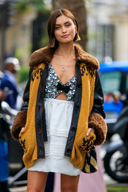 sarah ellen, white skirt, mini skirt, pleated skirt, sequins top, low necked top, silvered top, silvered bra, cropped top, fur collar coat, brown leather coat, knitwear, knit coat, yellow coat, long necklace, round shape necklace, golden necklace, jacquard coat, miu miu coat, PARIS, PFW, SPRING SUMMER 2020, SS 20, fashion week, frenchystyle, FW, jonathan paciullo, street style, vertical, atmosphere details, detail