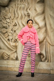 furry coat, cropped coat, fluffy coat, pink coat, printed pants, pink pants, motif pants, black boots, multicolor look, yoyo cao, fashion week, frenchystyle, FW, jonathan paciullo, street style, AUTUMN WINTER 2022-2023, FALL WINTER 2022_2023, FW 22-23, PFW, PARIS, vertical, full length