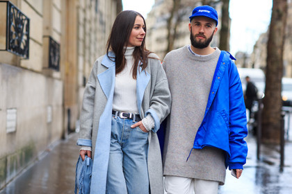 atmosphere details, AUTUMN WINTER 2016-2017, AW 16-17, blue bag, blue cap, blue denim, blue jacket, denim pants, detail, FALL WINTER 2016-2017, fashion week, frenchystyle, fringes, FW, FW 16-17, grey coat, grey sweater, horizontal, jeans, jonathan paciullo, PARIS, PFW, roger vivier, street style, suede bag, supreme, trousers, turtleneck sweater, white denim, white knit, white sweater