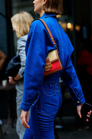 victoria sekrier, denim total look, denim jacket, blue jeans, blue jacket, louis vuitton bag, brown leather bag, beige leather bag, shoulder bag, bag detail, close up detail, fashion week, frenchystyle, FW, jonathan paciullo, street style, vertical, detail, atmosphere details