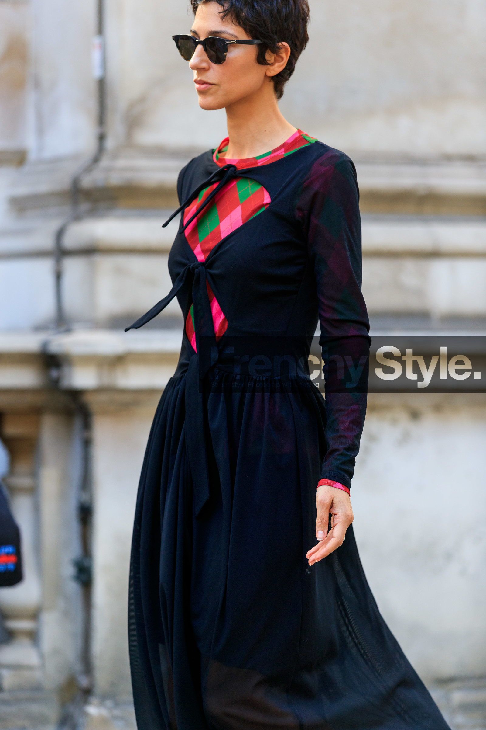 yasmin sewell, black dress, jacquard top, green top, pink top, openwork dress, knot details, knoted dress, mid long dress, long sleeves dress, fashion week, frenchystyle, FW, jonathan paciullo, street style, vertical, detail, atmosphere details