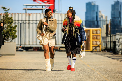 moon boots, white boots, winter boots, ski boots, buttoned mini dress, beige mini dress, furry short jacket, kaki short jacket, puffy coach bag, white coach bag, coach crossbody, headphones, multicolored winter jacket, coach winter jacket, puffy jacket, long braids, sunglasses, old school socks, red derbies, coach derbies, printed black dress, fashion week, frenchystyle, FW, jonathan paciullo, street style, NYFW, NEW YORK, AUTUMN WINTER 2022-2023, FALL WINTER 2022_2023, FW 22-23, atmosphere details, horizontal, full length