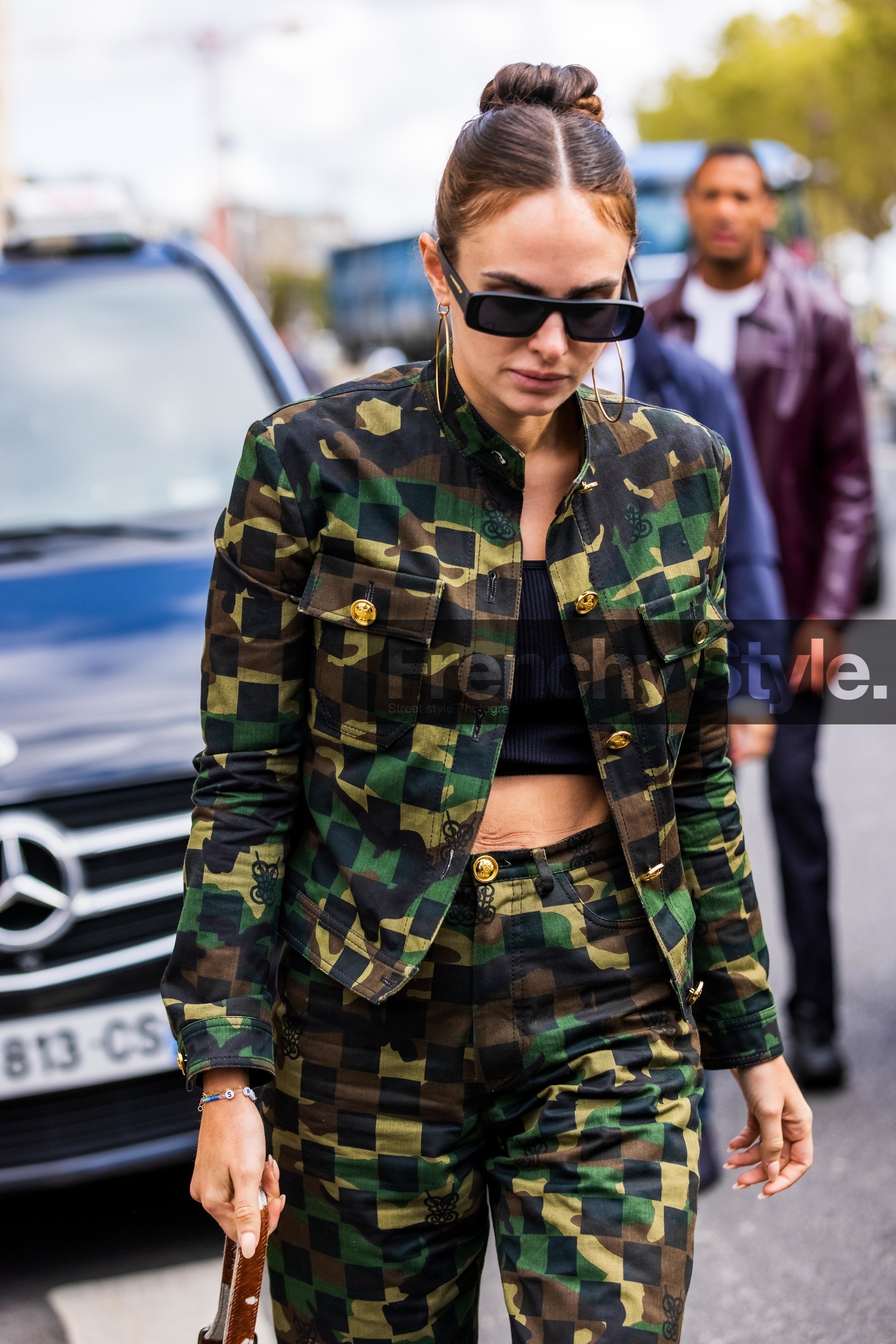 black sunglasses, black crop top, camouflage print, check, crop top, jacket, khaki jacket, khaki pants, pants, printed jacket, printed pants, rectangle sunglasses, sunglasses, fashion week, frenchystyle, FW, jonathan paciullo, street style, PFW, PARIS, SPRING SUMMER 2022, SS 22, vertical, atmosphere details