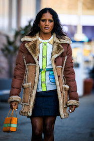 leather coat, brown furry coat, white shirt, printed shirt, mini denim skirt, mini blue skirt, mini orange bag, printed handbag, mini cabas bag, puffy coat, fashion week, frenchystyle, FW, jonathan paciullo, street style, NYFW, NEW YORK, AUTUMN WINTER 2022-2023, FALL WINTER 2022_2023, FW 22-23, vertical, atmosphere details